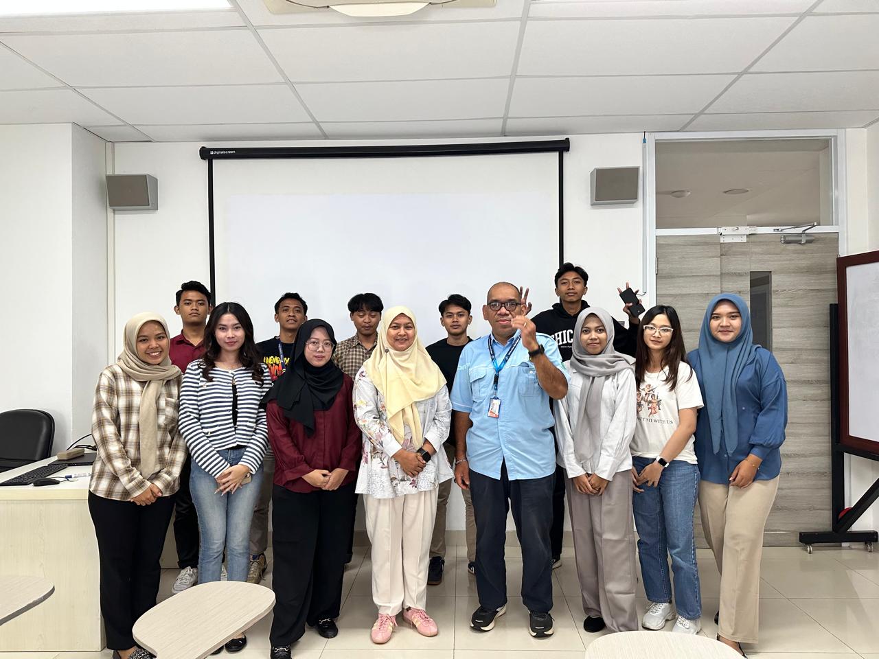 Universitas Esa Unggul training photo
