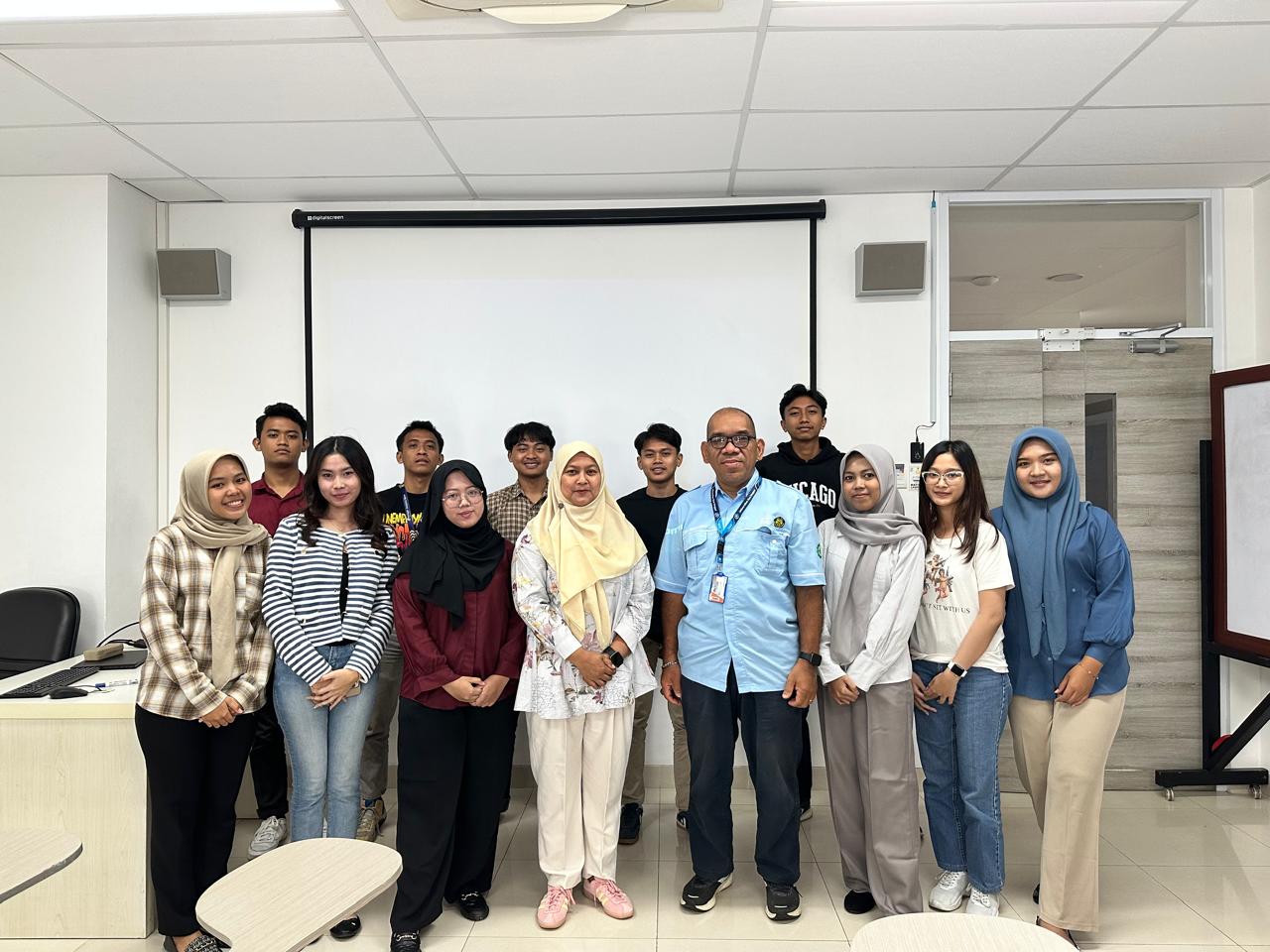 Universitas Esa Unggul training photo