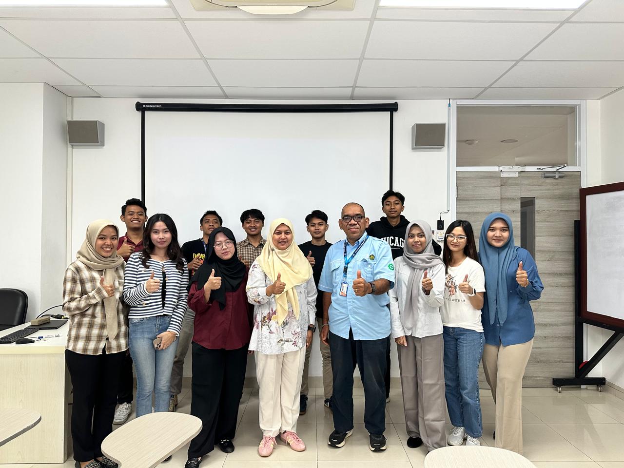 Universitas Esa Unggul training photo